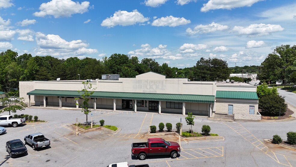 Primary Photo Of 535 Nelson St, Kernersville Supermarket For Sale