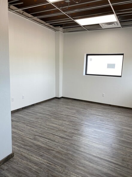 More Photos Of 8408 SW 23rd Pl, Oklahoma City Industrial For Lease