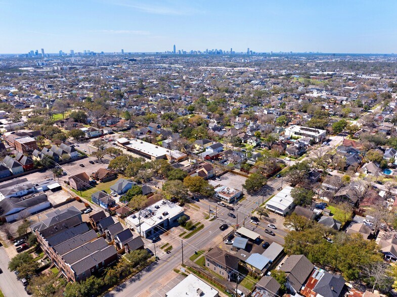 More Photos Of 1333-1335 Yale St, Houston General Retail For Sale