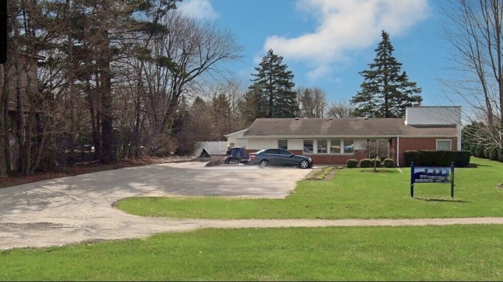 Primary Photo Of 806 Penny Ave, East Dundee Storefront Retail Office For Lease
