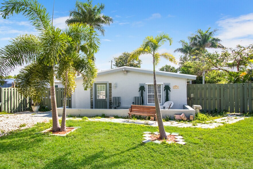 More Photos Of 3570 N Old Dixie Hwy, Delray Beach Apartments For Sale