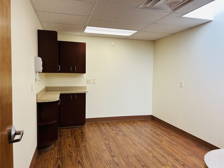 More Photos Of 3006 Glenmore Ave, Cincinnati Medical For Lease