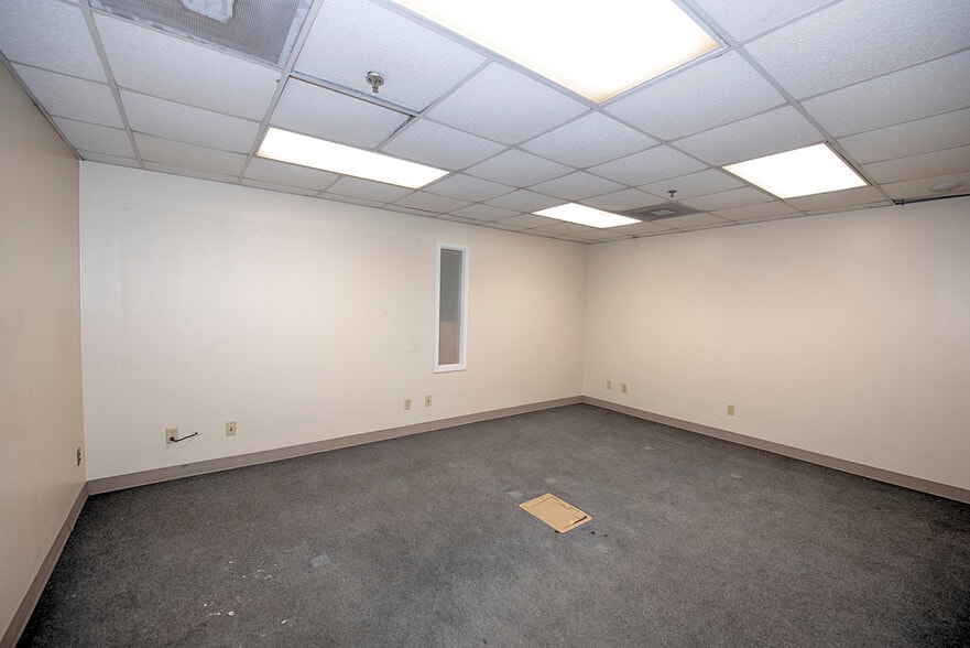 More Photos Of 12130 Highway 3, Webster Unknown For Lease