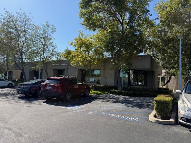 More Photos Of 22952 Mill Creek Dr, Laguna Hills Office For Lease