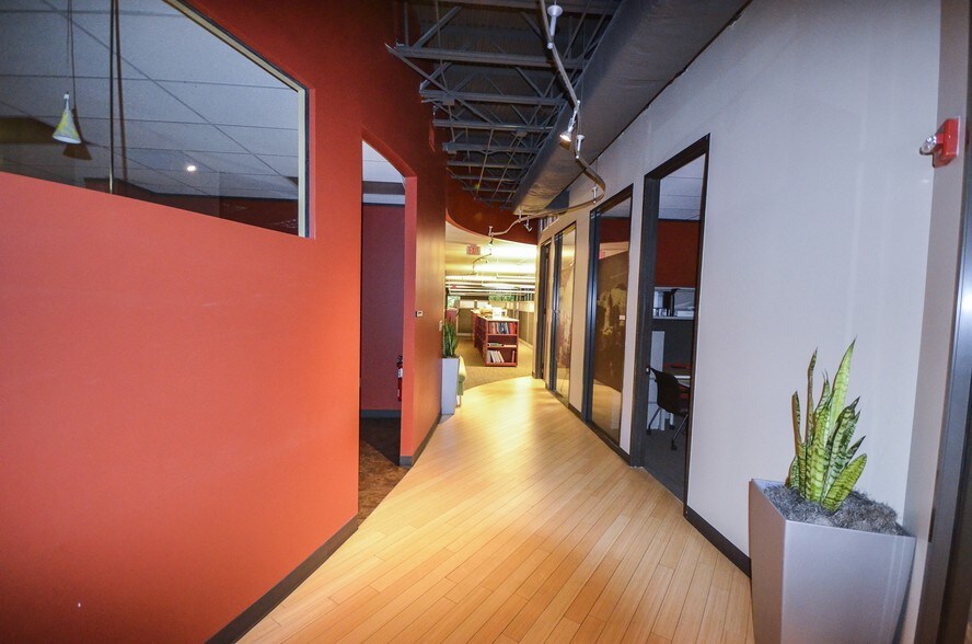 More Photos Of 8000 Centre Park Dr, Austin Office For Lease