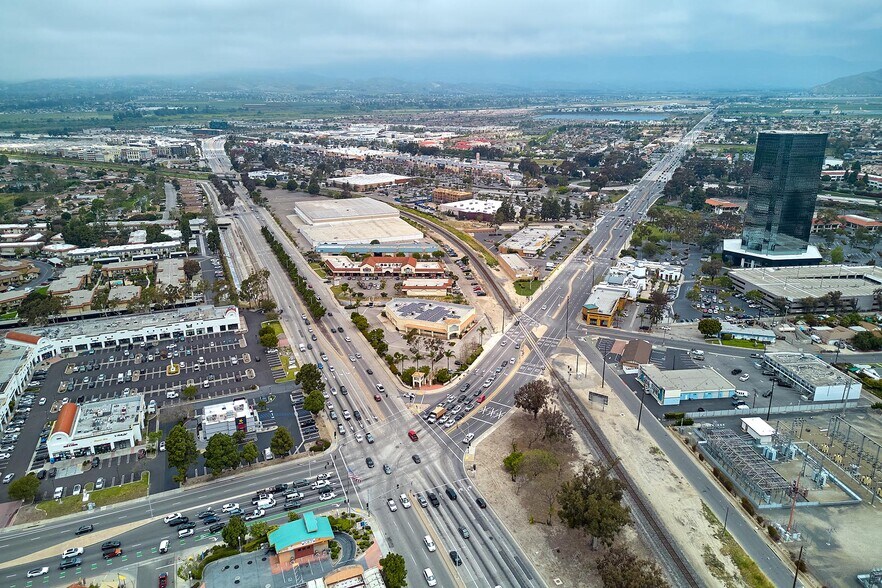 More Photos Of 2303 E Vineyard Ave, Oxnard General Retail For Sale