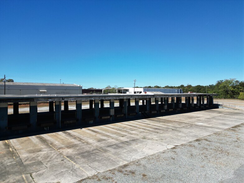 More Photos Of 475 Guy Paine Rd, Macon-Bibb Truck Terminal For Sale