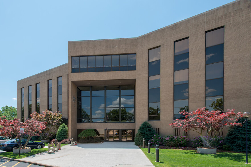 Primary Photo Of 1 Kalisa Way, Paramus Office For Lease