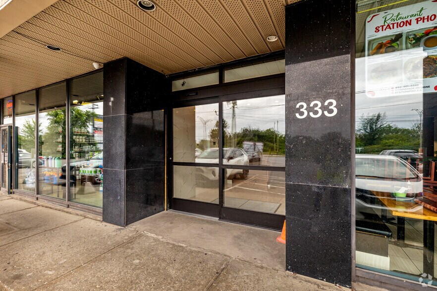 More Photos Of 321-335 Boul Saint-Martin O, Laval Storefront Retail Office For Lease