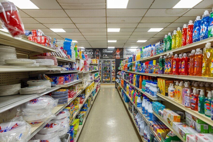 More Photos Of 690 N Ventura Ave, Oak View General Retail For Sale