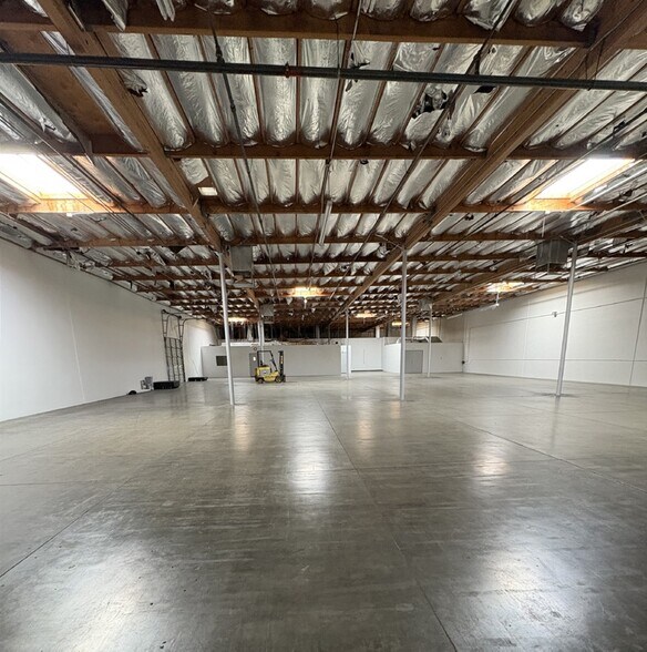 More Photos Of 3804 E Roeser Rd, Phoenix Warehouse For Lease