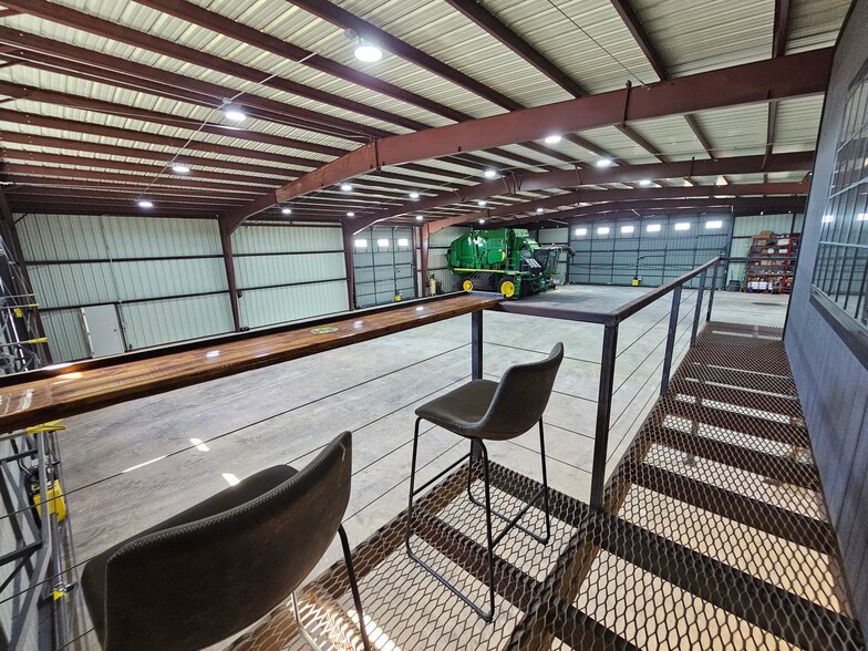 More Photos Of 3098 S FM 707, Tye Warehouse For Lease