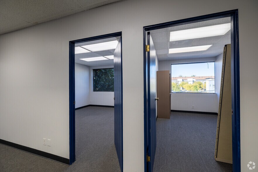 More Photos Of 314 N Wilmington Blvd & 915 W C St, Wilmington Industrial For Sale