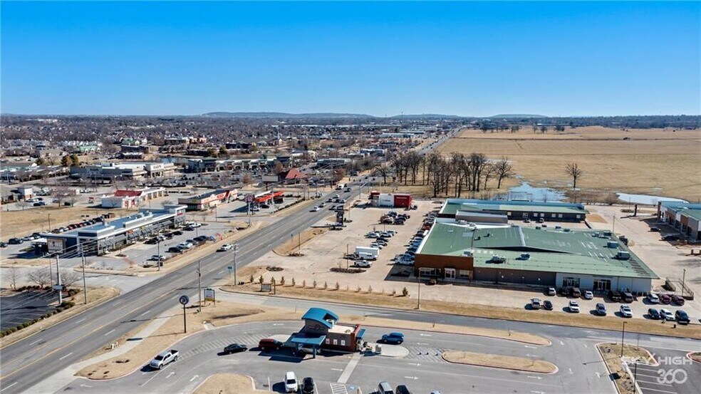 More Photos Of 1395 E Henri De Tonti Blvd, Springdale Unknown For Lease