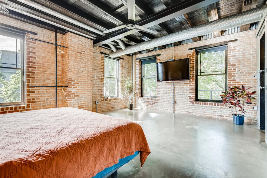 More Photos Of 289 E Main St, Westminster Office Residential For Lease