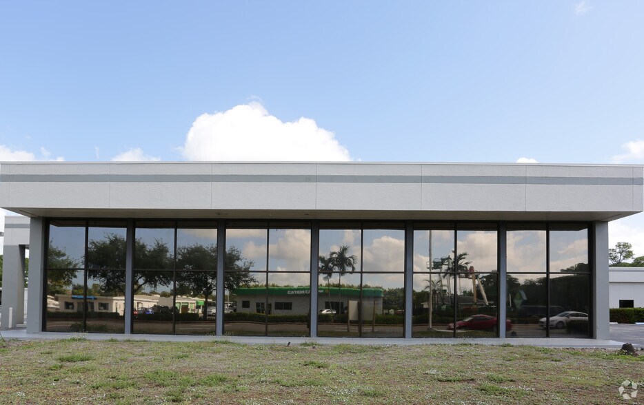 More Photos Of 2625 Davis Blvd, Naples Auto Dealership For Sale