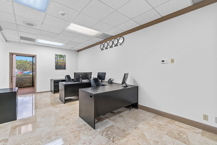 More Photos Of 3333 W Commercial Blvd, Fort Lauderdale Medical For Sale