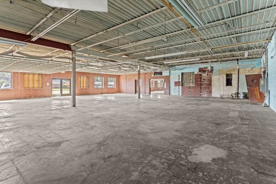 More Photos Of 34001 Groesbeck Hwy, Clinton Township Freestanding For Sale