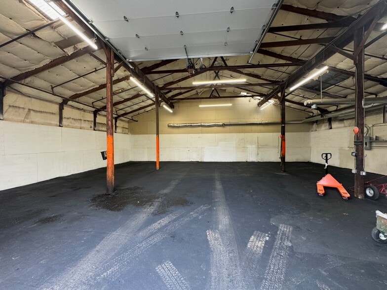 More Photos Of 54 Knox Trl, Acton Warehouse For Lease