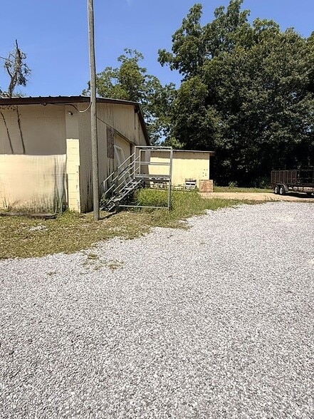 More Photos Of 2320 Town St, Pensacola Industrial For Sale