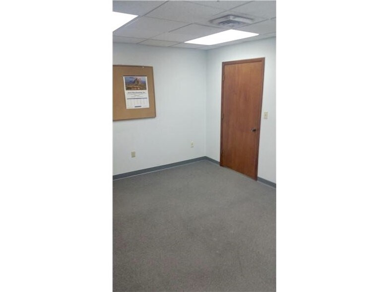 More Photos Of 1110 Brickell Ave, Miami Office For Lease