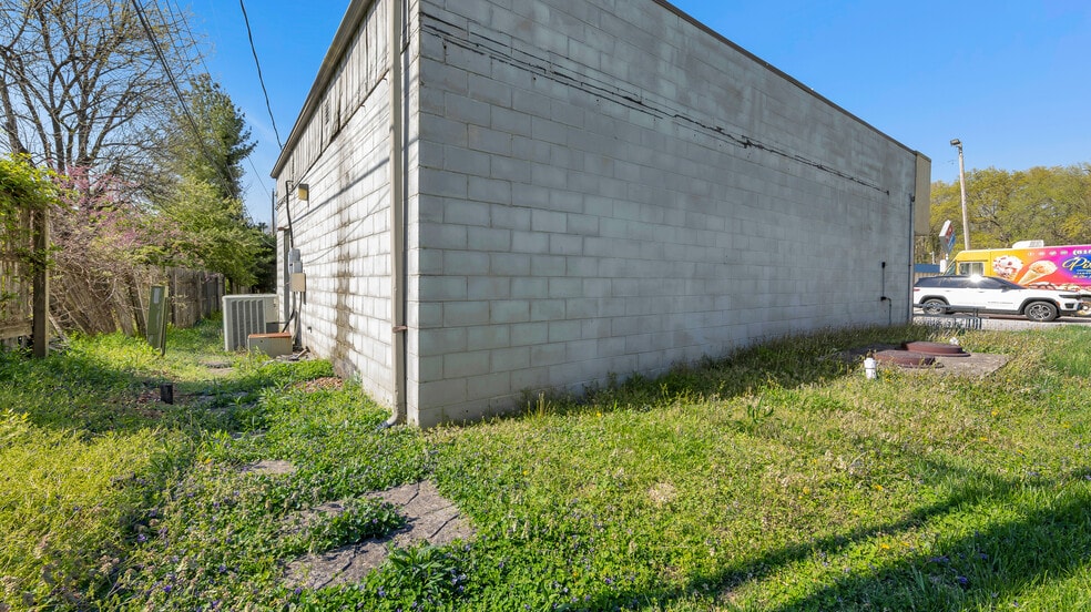 More Photos Of 1913 N Belt East, Belleville Restaurant For Sale