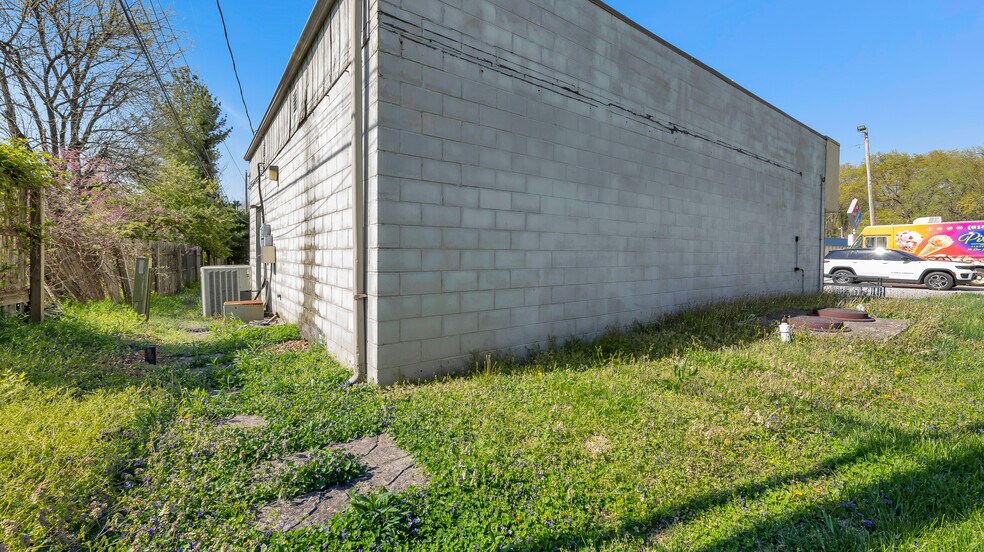 More Photos Of 1913 N Belt East, Belleville Restaurant For Sale