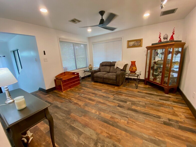 More Photos Of 2021 Art Museum Dr, Jacksonville Loft Creative Space For Sale