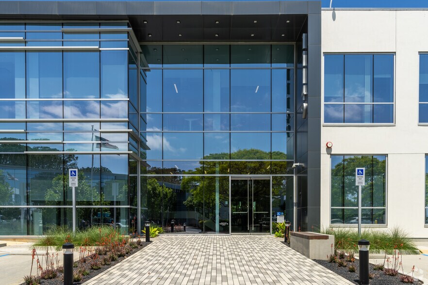 More Photos Of 11149 N Torrey Pines Rd, La Jolla Research And Development For Lease