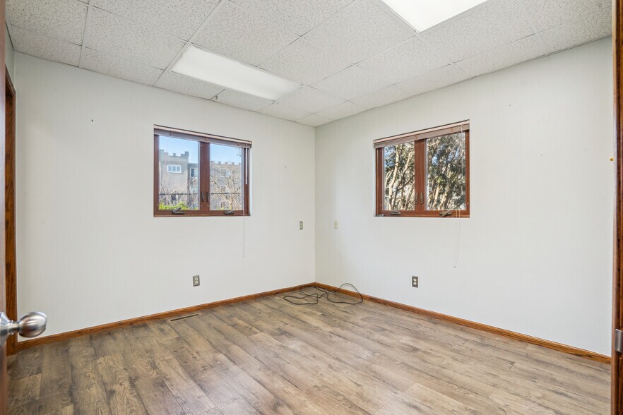 More Photos Of 3640 Canterbury Ct, Waterloo Healthcare For Sale