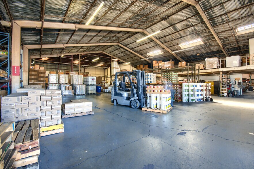 More Photos Of 5928 S Garfield Ave, Commerce Manufacturing For Lease