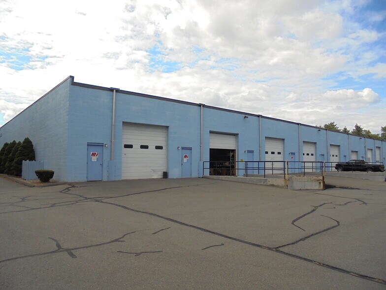 More Photos Of 256 Main St, East Windsor Research And Development For Lease