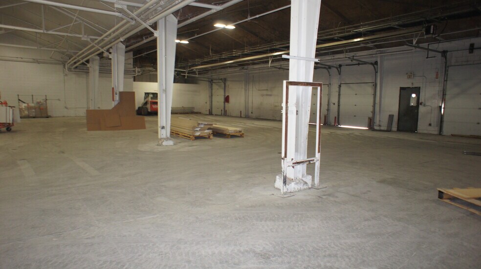 More Photos Of 12112-12116 67 St NW, Edmonton Industrial For Sale