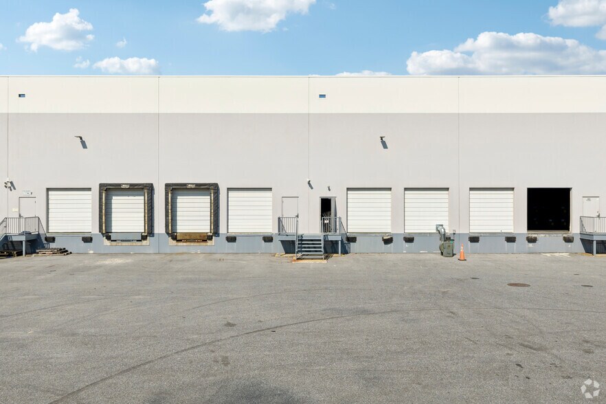 More Photos Of 1901 62nd St, Rosedale Warehouse For Lease