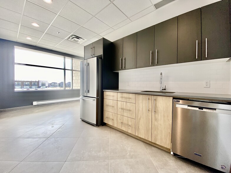 More Photos Of 3485 Rebecca St, Oakville Office For Lease