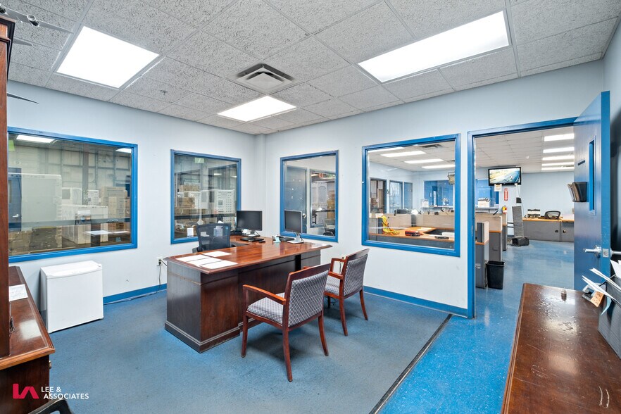 More Photos Of 309 Cash Memorial Blvd, Forest Park Distribution For Lease