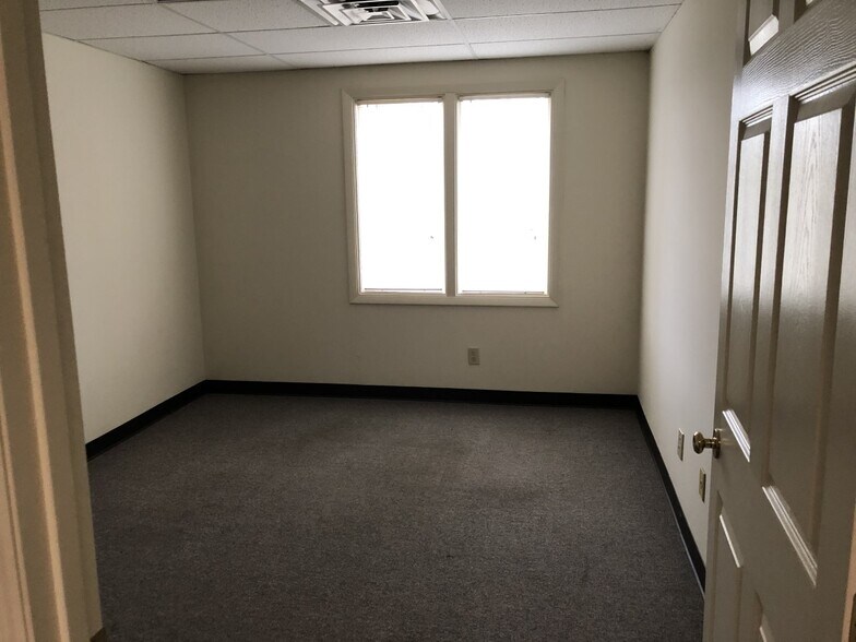 More Photos Of 3532 Irwin Simpson Rd, Mason Office Residential For Lease