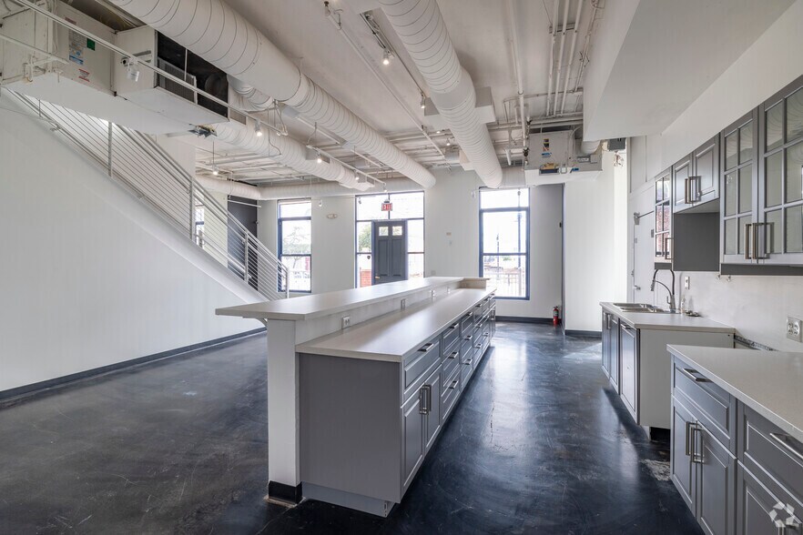 More Photos Of 21 E 6th St, Tempe Loft Creative Space For Lease