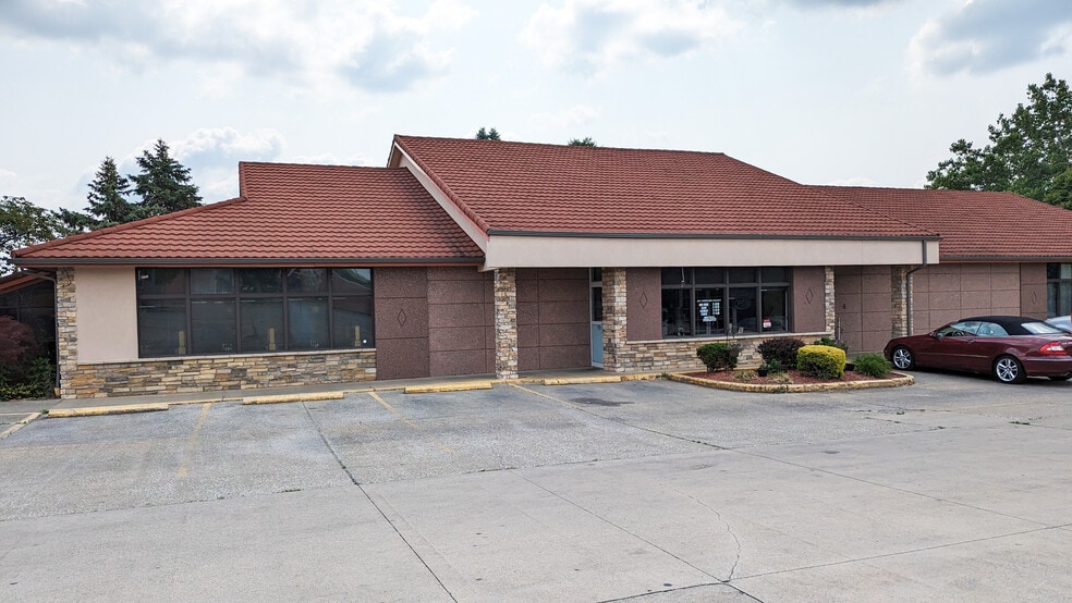 More Photos Of 4360 Kent Rd, Stow Restaurant For Lease