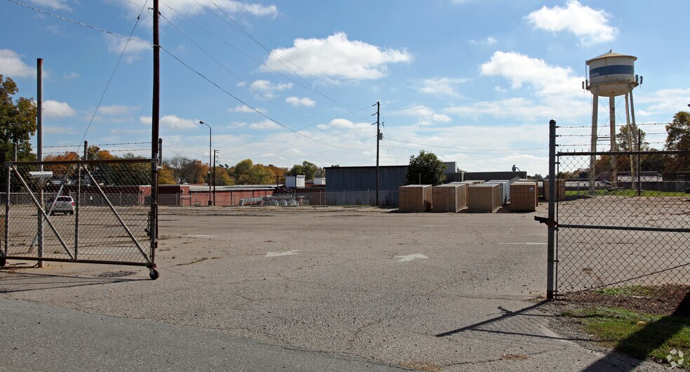 More Photos Of 701 N Chatham Ave, Siler City Warehouse For Lease