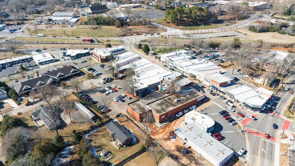 More Photos Of 112 Academy St, Fort Mill Freestanding For Lease