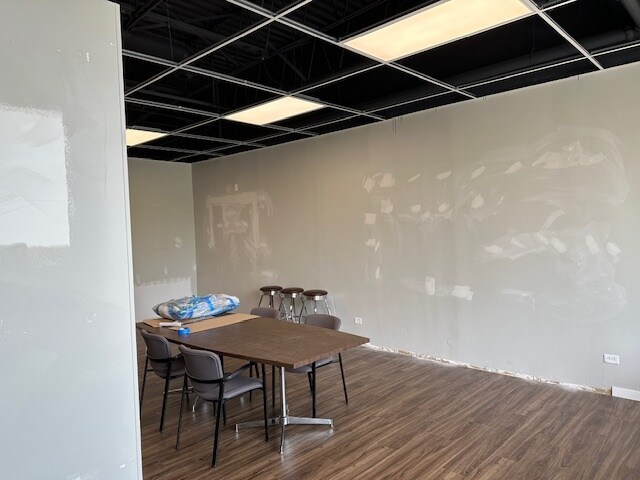 More Photos Of 820 Wheeling Rd, Wheeling Unknown For Lease