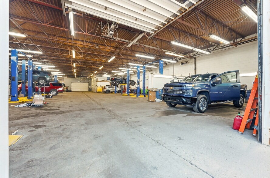 More Photos Of 1229 Country Club Rd, Fairmont Auto Dealership For Sale