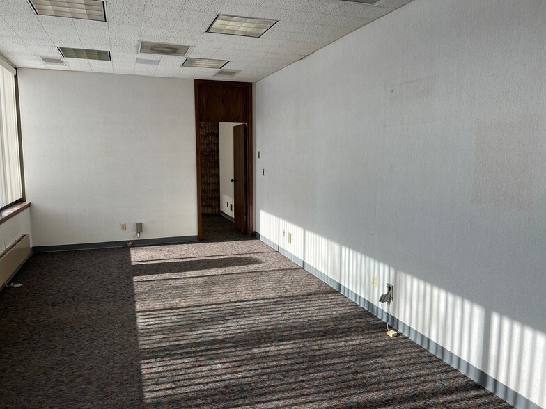 More Photos Of 502 2nd Ave N, Wahpeton Office For Sale
