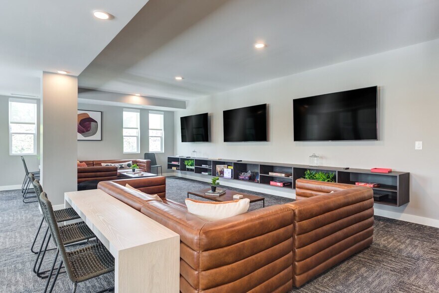 More Photos Of 1423 Ellinwood Ave, Des Plaines Apartments For Lease