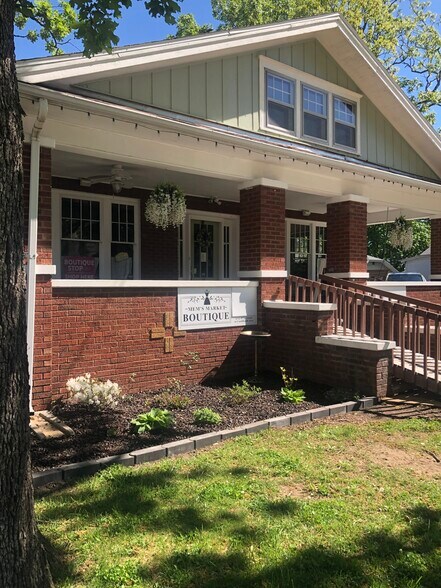 More Photos Of 9 Caulfield Ave, Camdenton Storefront Retail Office For Sale