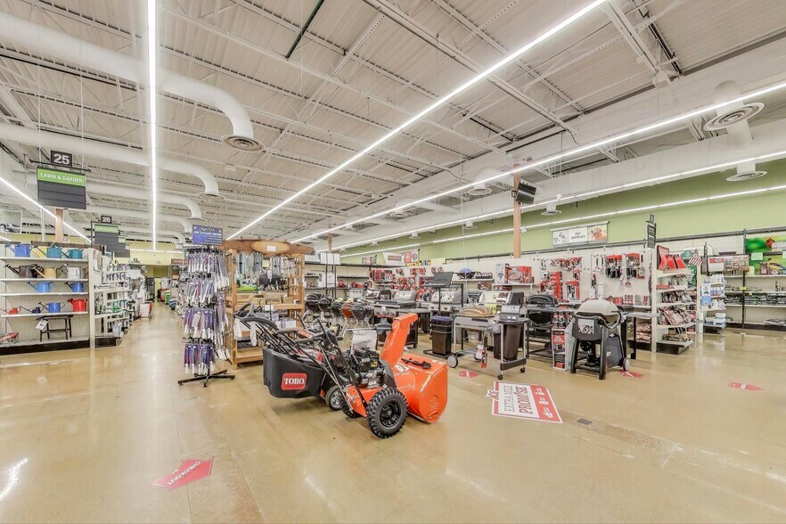 More Photos Of 675 W Golf Rd, Hoffman Estates Storefront For Lease