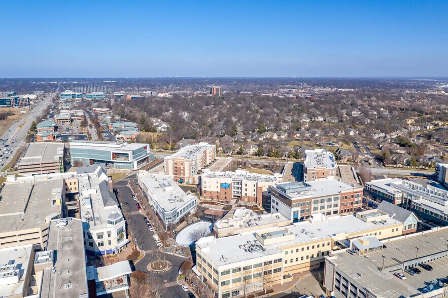 More Photos Of 11551 Ash St, Leawood Unknown For Lease