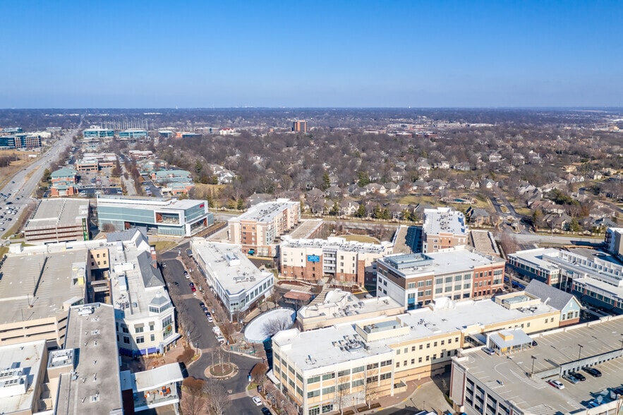 More Photos Of 11551 Ash St, Leawood Unknown For Lease