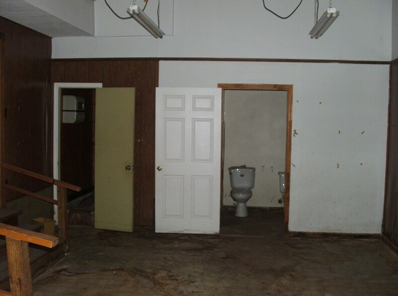 More Photos Of 1540 Four Locust Hwy, Keysville General Retail For Sale